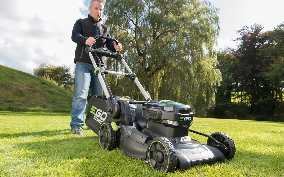 Self propelled cordless on sale electric lawn mower